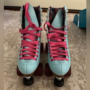 MOXI BEACH BUNNY ROLLER SKATES